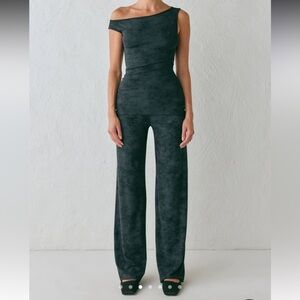 SOLD OUT Vrg Grl Black Women's Set